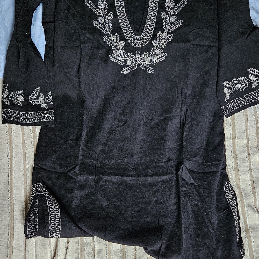 Old Navy Black Embroidered Tunic Top Boho Peasant Style Size XS